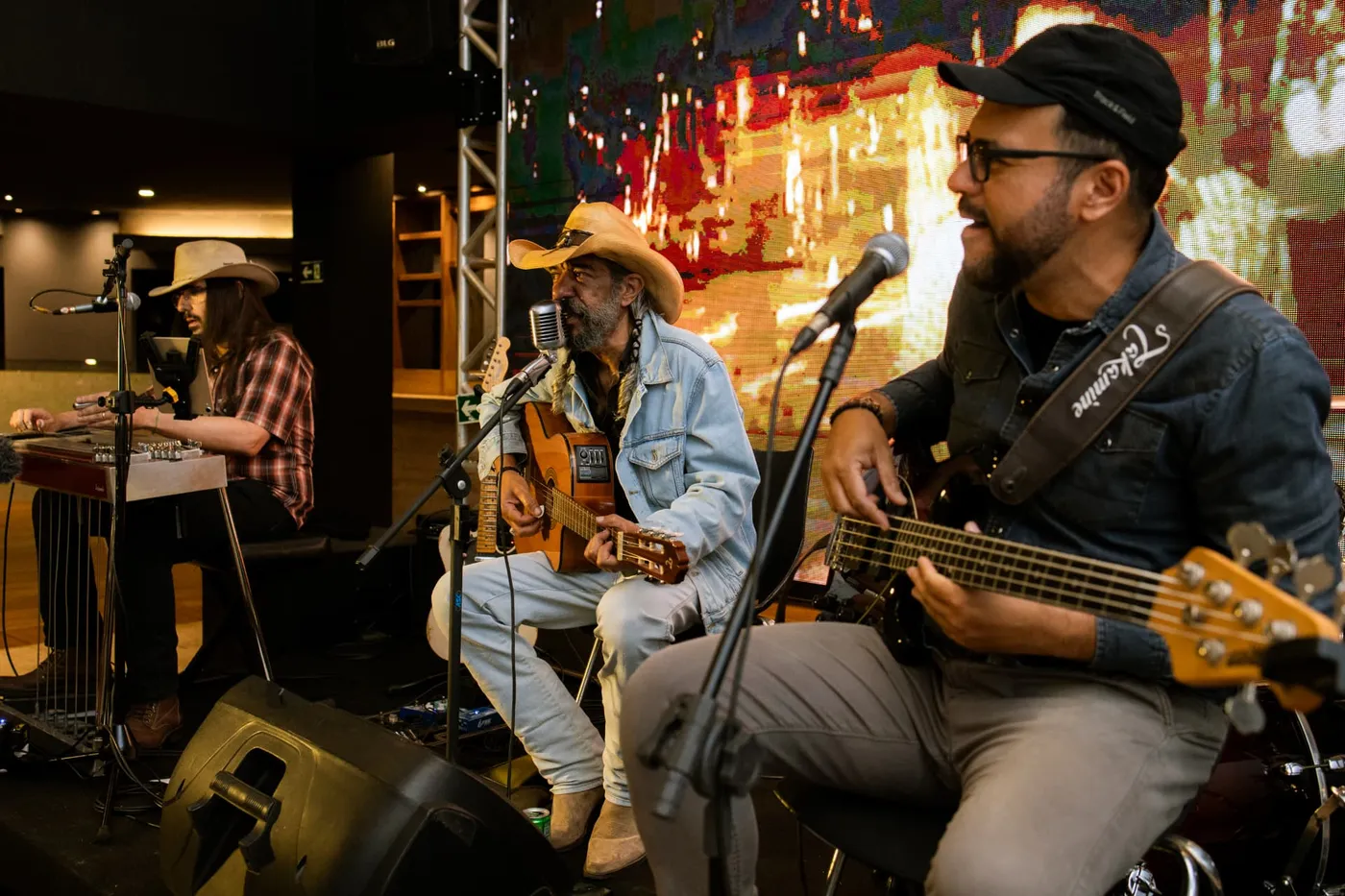 Banda tocando ao vivo no Prime Beach Lounge Bar